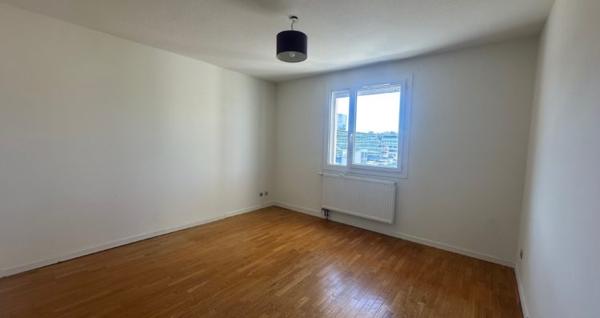 LYON 7E: T3 AVEC BALCON AU CALME ET SANS VIS A VIS