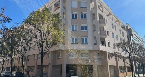 LYON 7E: T3 AVEC BALCON AU CALME ET SANS VIS A VIS