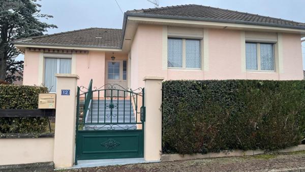 Maison à vendre à Fresnay-sur-Sarthe dans la Sarthe (72130), ref : MA397