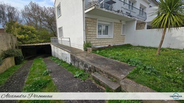 Appartement T2 avec terrasse, grand jardin privatif 160 m², garage et dépendance – petite copropriété sans charges