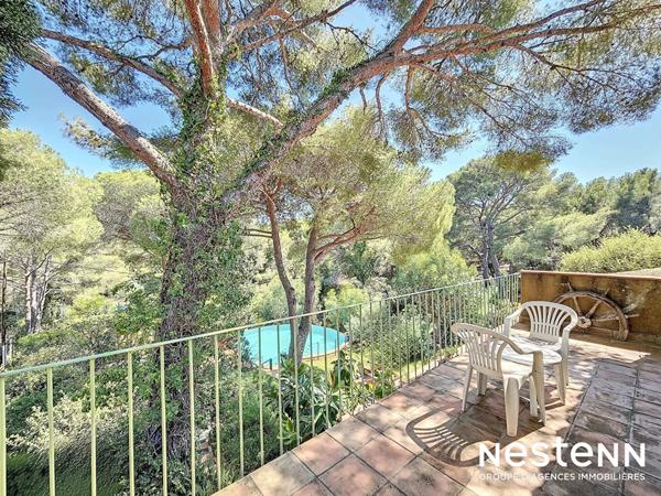 Villa Provençale avec piscine à débordement, dépendances et aperçu mer à Cavalaire-sur-Mer !