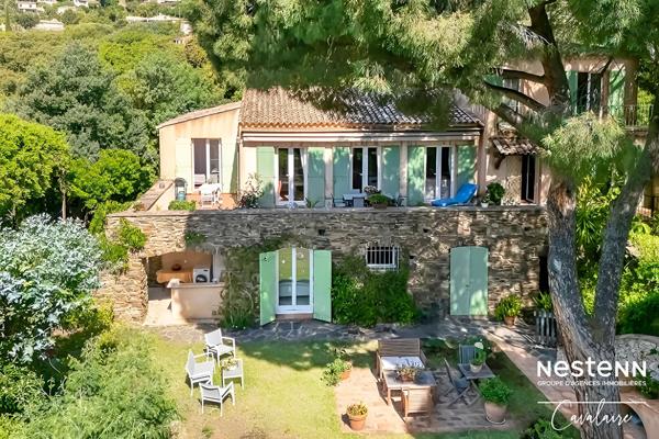 Villa Provençale avec piscine à débordement, dépendances et aperçu mer à Cavalaire-sur-Mer !