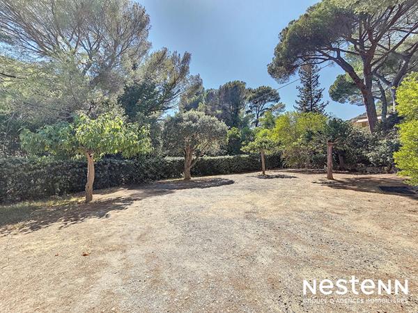 Villa Provençale avec piscine à débordement, dépendances et aperçu mer à Cavalaire-sur-Mer !