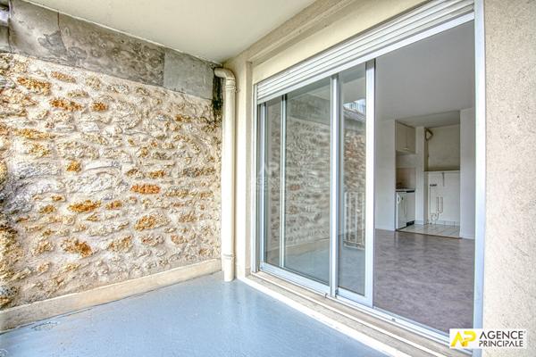 Versailles Rive-Droite Studio 26 m² situé au 1er étage avec ascenseur et balcon €239 000 ** - Référence 27169