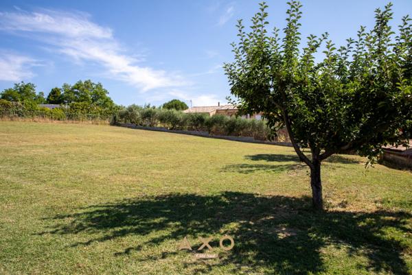VALENSOLE - TERRAIN CONSTRUCTIBLE - 1000 M² - PISCINABLE - NON VIABILISÉ - SUD-EST