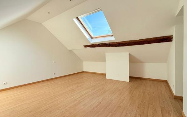 Appartement à vendre    2 pièces • 49 m2 Jouy-le-Châtel