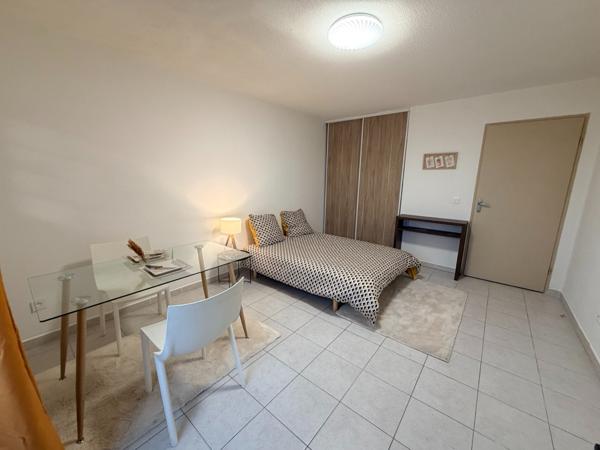 STUDIO MEUBLE  25.55m² 13003 MARSEILLE