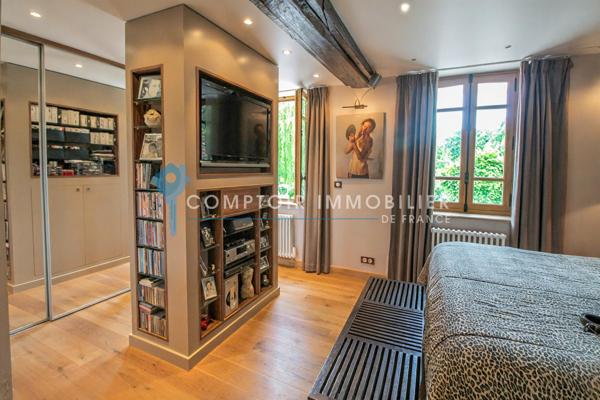 Propriete
                                                                                                                                                                                                                                                                                                                        7 pièce(s)                                                                                                                                                                                                          5 chambre(s)                                                                                                                                                                                                          260  m²