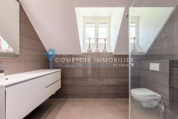Propriete
                                                                                                                                                                                                                                                                                                                        7 pièce(s)                                                                                                                                                                                                          5 chambre(s)                                                                                                                                                                                                          260  m²