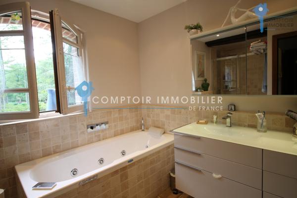 Propriete
                                                                                                                                                                                                                                                                                                                        7 pièce(s)                                                                                                                                                                                                          5 chambre(s)                                                                                                                                                                                                          260  m²