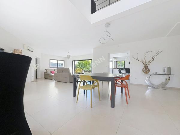 Maison de Prestige à Vendre à Six Fours Les Plages quartier des lones