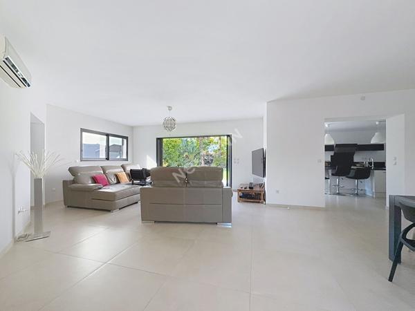 Maison de Prestige à Vendre à Six Fours Les Plages quartier des lones
