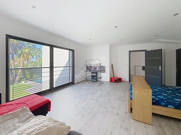 Maison de Prestige à Vendre à Six Fours Les Plages quartier des lones