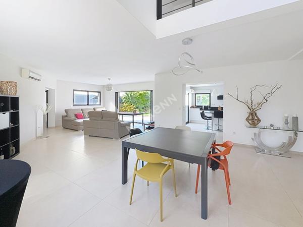 Maison de Prestige à Vendre à Six Fours Les Plages quartier des lones