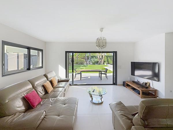 Maison de Prestige à Vendre à Six Fours Les Plages quartier des lones