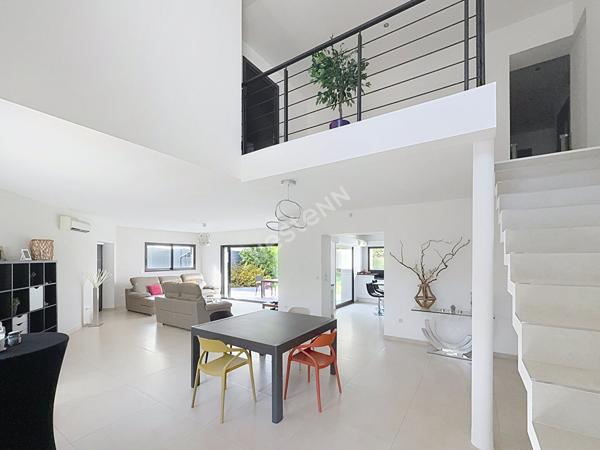 Maison de Prestige à Vendre à Six Fours Les Plages quartier des lones