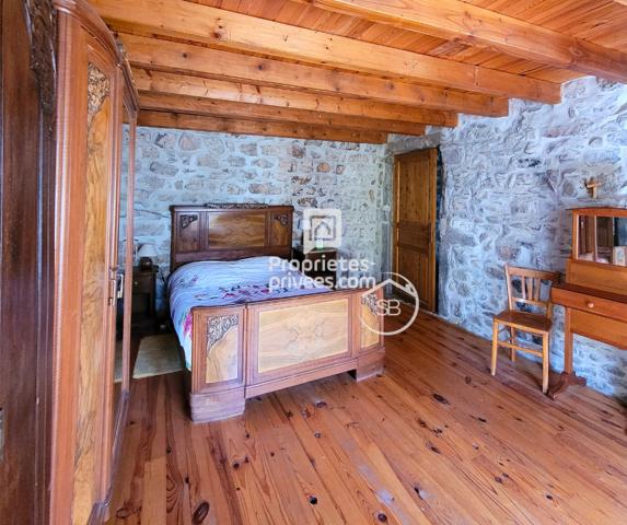 À moins de 200 000 ,  belle opportunité pour les primo-accédants Maison de village en pierre  à rénover - Berrias Et Casteljau 6 pièce(s) 104 m2