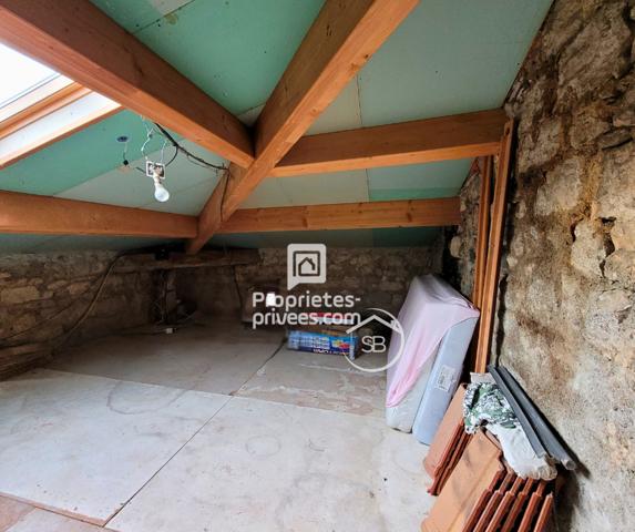 À moins de 200 000 ,  belle opportunité pour les primo-accédants Maison de village en pierre  à rénover - Berrias Et Casteljau 6 pièce(s) 104 m2