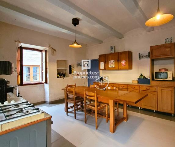 À moins de 200 000 ,  belle opportunité pour les primo-accédants Maison de village en pierre  à rénover - Berrias Et Casteljau 6 pièce(s) 104 m2