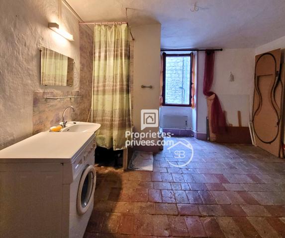À moins de 200 000 ,  belle opportunité pour les primo-accédants Maison de village en pierre  à rénover - Berrias Et Casteljau 6 pièce(s) 104 m2