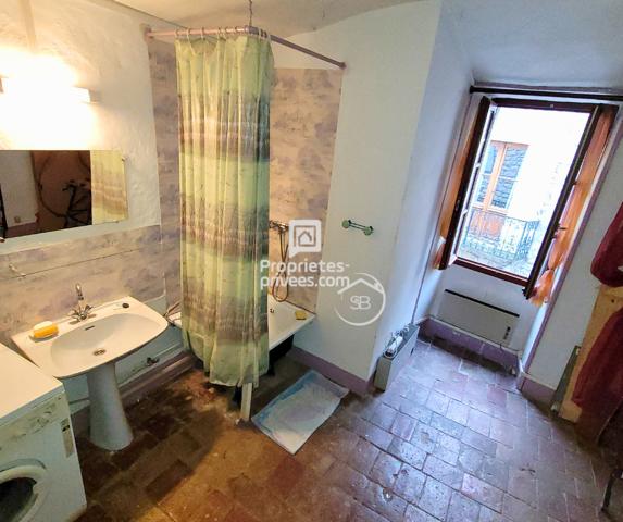 À moins de 200 000 ,  belle opportunité pour les primo-accédants Maison de village en pierre  à rénover - Berrias Et Casteljau 6 pièce(s) 104 m2