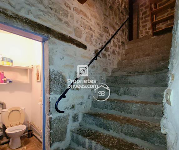 À moins de 200 000 ,  belle opportunité pour les primo-accédants Maison de village en pierre  à rénover - Berrias Et Casteljau 6 pièce(s) 104 m2