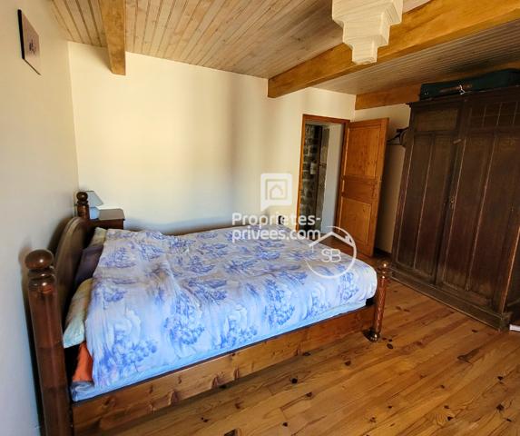 À moins de 200 000 ,  belle opportunité pour les primo-accédants Maison de village en pierre  à rénover - Berrias Et Casteljau 6 pièce(s) 104 m2