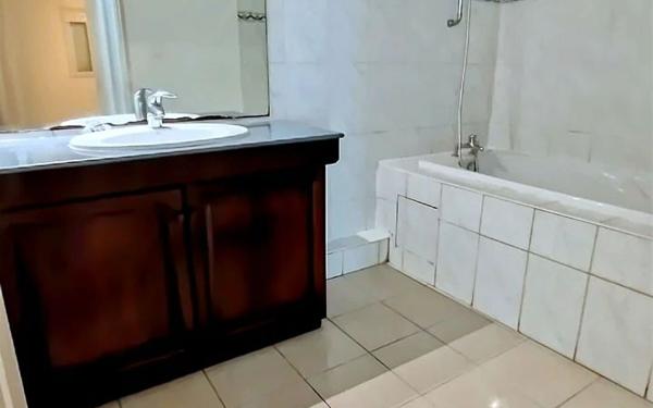 Appartement à louer    1 pièce •  Saint-Denis