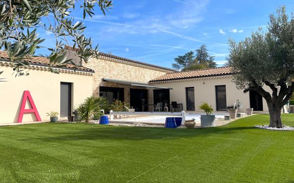 Maison à vendre    6 pièces •  Allan