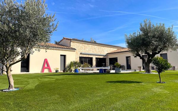 Maison à vendre    6 pièces •  Allan