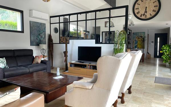 Maison à vendre    6 pièces •  Allan