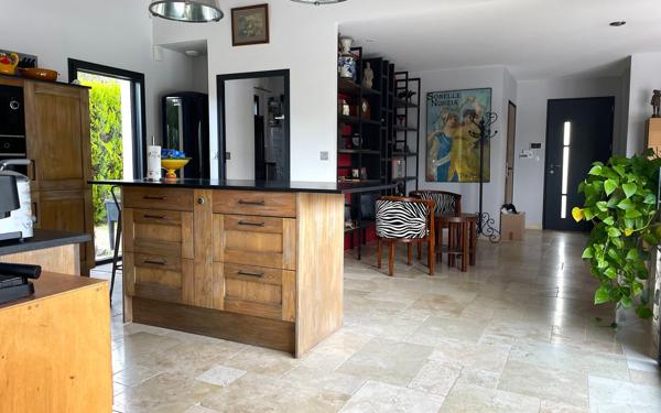 Maison à vendre    6 pièces •  Allan