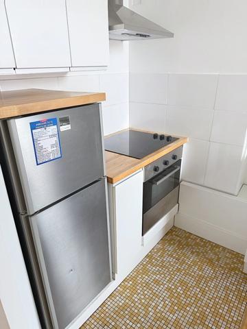 - 92100 BOULOGNE BILLANCOURT - METRO MARCEL SEMBAT - STUDIO EN PARFAIT ETAT - BALCON - 2EME ETAGE AVEC ASCENSEUR - CAVE -