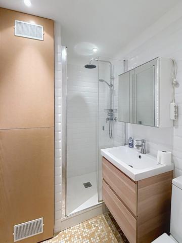 - 92100 BOULOGNE BILLANCOURT - METRO MARCEL SEMBAT - STUDIO EN PARFAIT ETAT - BALCON - 2EME ETAGE AVEC ASCENSEUR - CAVE -