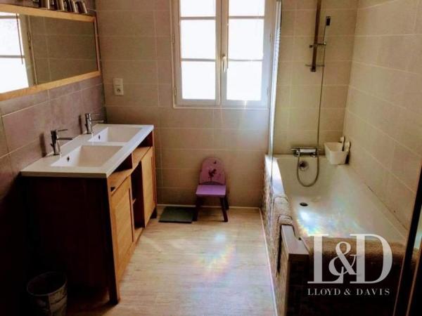 RARE A LA VENTE,  MAISON SARE PROCHE DU VILLAGE!