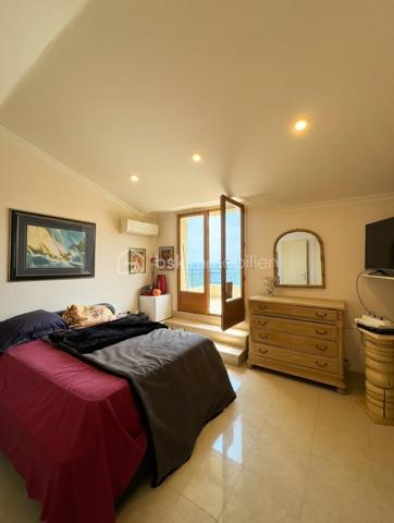 Demeure de 1 215 m²