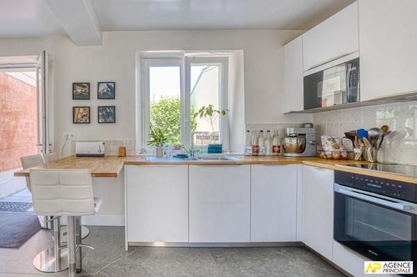 Versailles Saint-Louis Maison 7 pièces 235 m² au sol (181.52 m² habitables) sur parcelle d'environ 350 m² €2 184 000 ** - Référence 26611