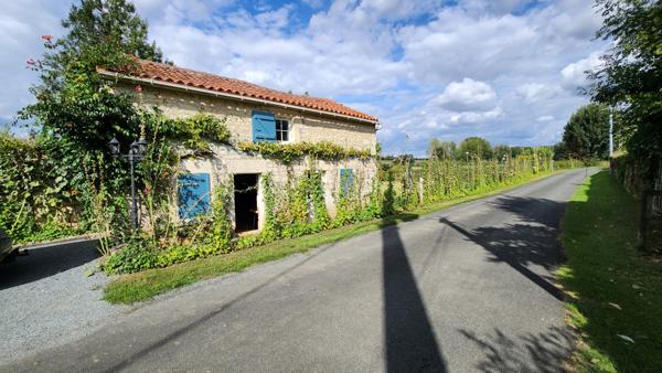 Sainte-Hermine (85210) Un havre de paix, la sérénité d'une rivière en plein cœur de la Vendée