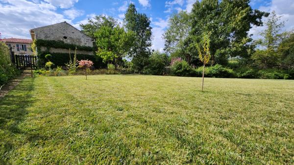 Sainte-Hermine (85210) Un havre de paix, la sérénité d'une rivière en plein cœur de la Vendée