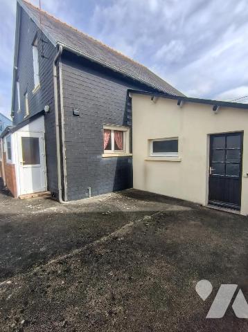 UNE MAISON
