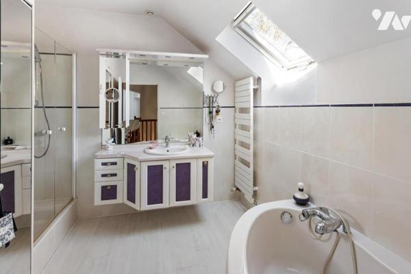 LONGERE DE CARACTERE - 170M² - 2650 M² DE PARCELLE 
