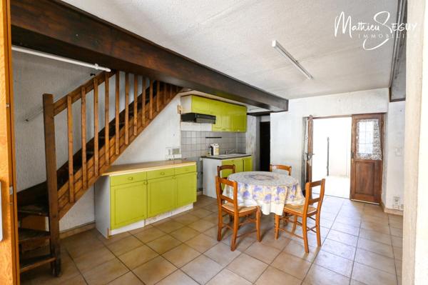 SAINT GENIS LAVAL - Maison de village avec courette