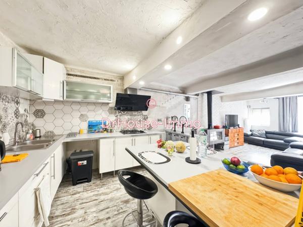Immeuble à vendre 3 pièces de 130 m²