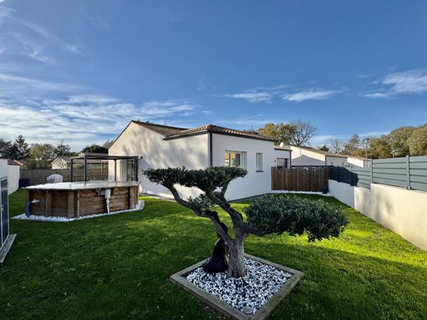 Saint-Georges-de-Pointindoux (85150) Pavillon Récent (2022) avec Piscine et Prestations de qualité