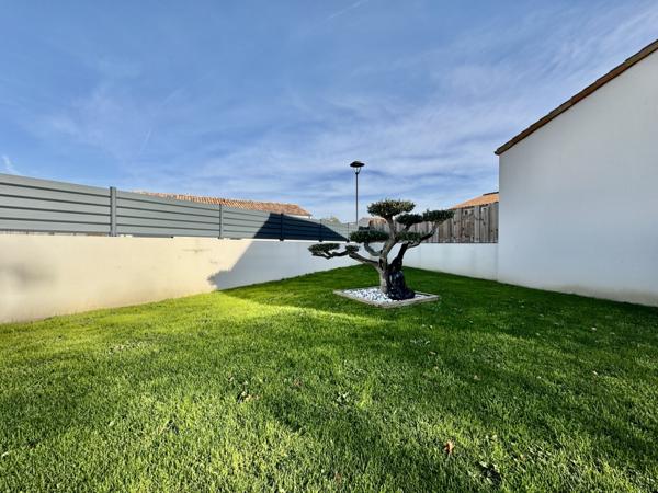 Saint-Georges-de-Pointindoux (85150) Pavillon Récent (2022) avec Piscine et Prestations de qualité