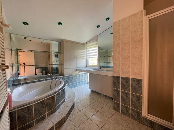 Villa Chantraine avec piscine et bord de forêt