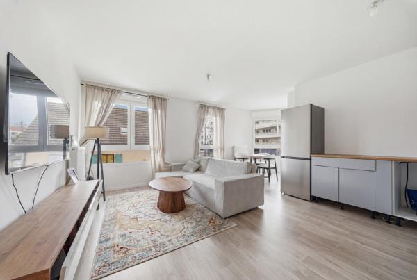 Appartement
         3 pièces
        - 53 m² 239 000 € *
