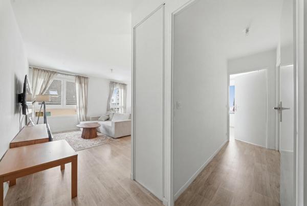 Appartement
         3 pièces
        - 53 m² 239 000 € *