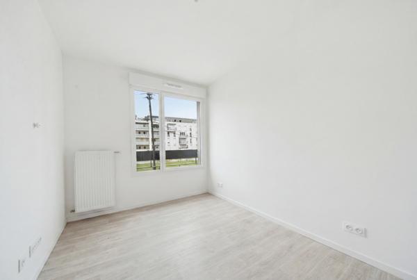 Appartement
         3 pièces
        - 53 m² 239 000 € *