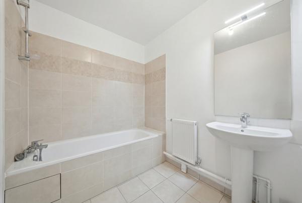 Appartement
         3 pièces
        - 53 m² 239 000 € *